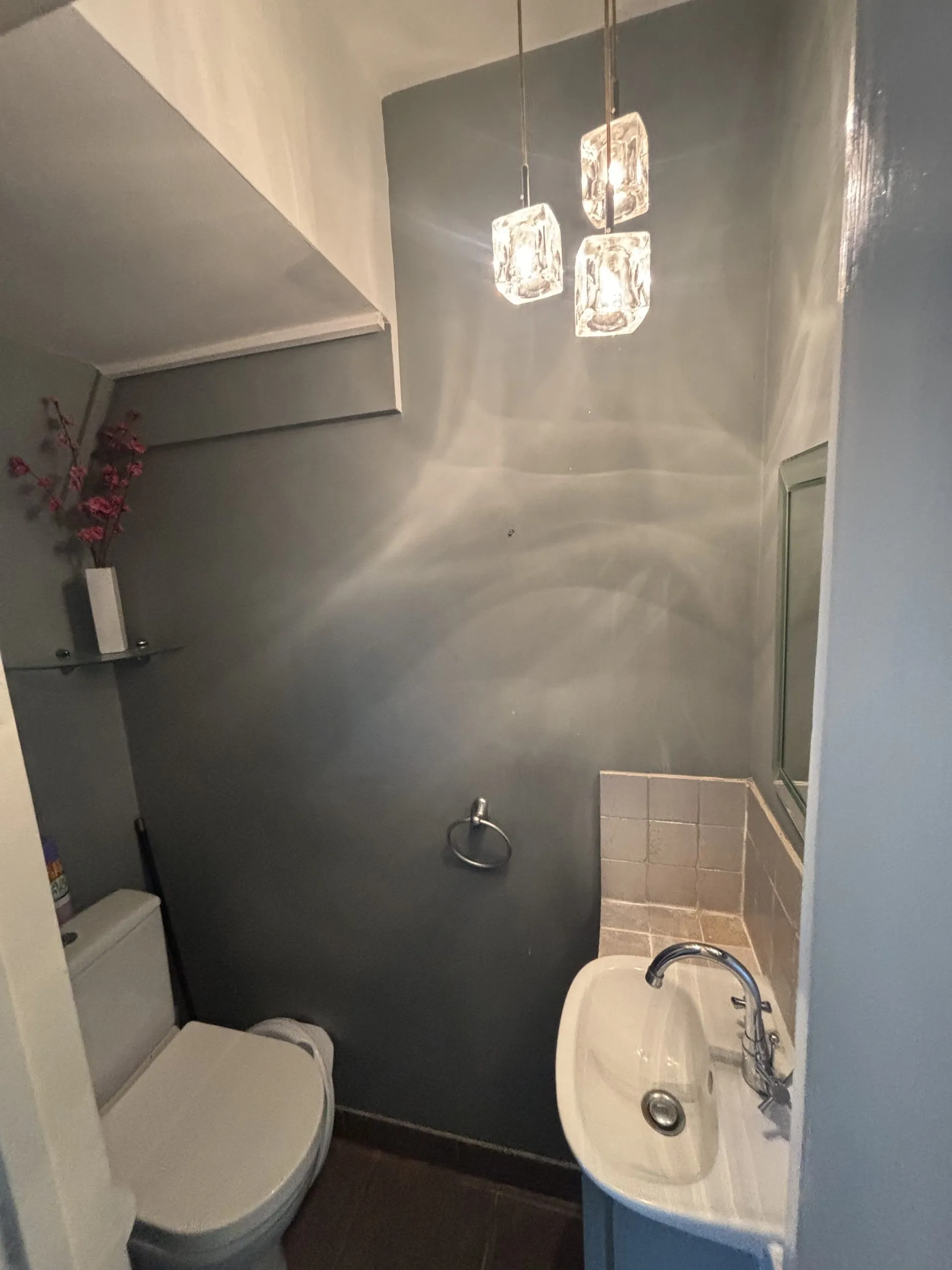 Bathroom before renovation